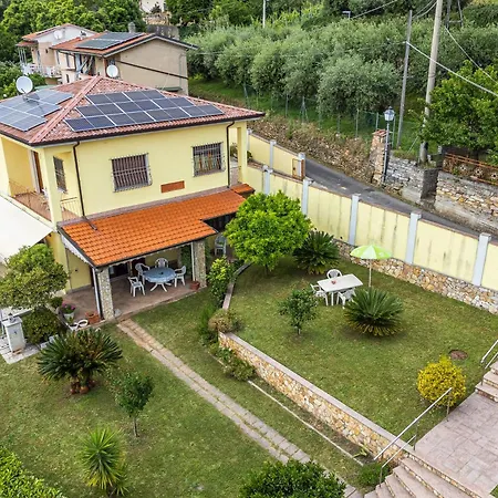 Villa Con Ampio Giardino - Dei Marmi