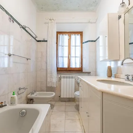 Villa Con Ampio Giardino - Dei Marmi
