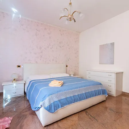 Villa Con Ampio Giardino - Dei Marmi Vallecchia